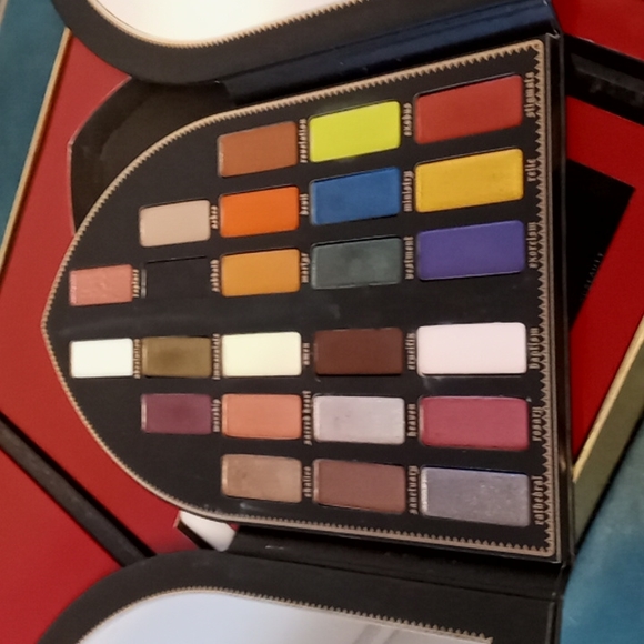 ONE AND ONLY KAT VON D SINNER SAINT MAKEUP VAULT Makeup